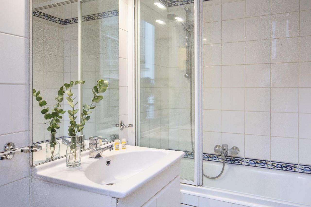 Family Room,1301544985:JPEG